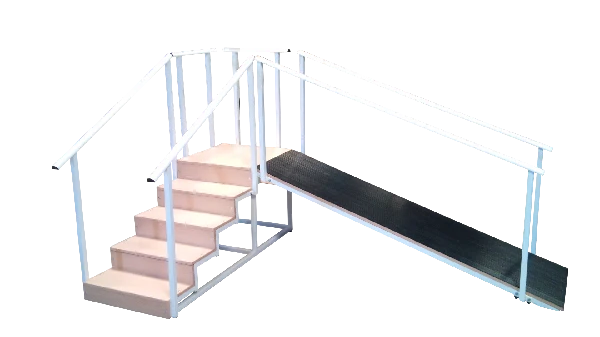 Escalera con rampa con 5 Peldaños y barandillas fijas